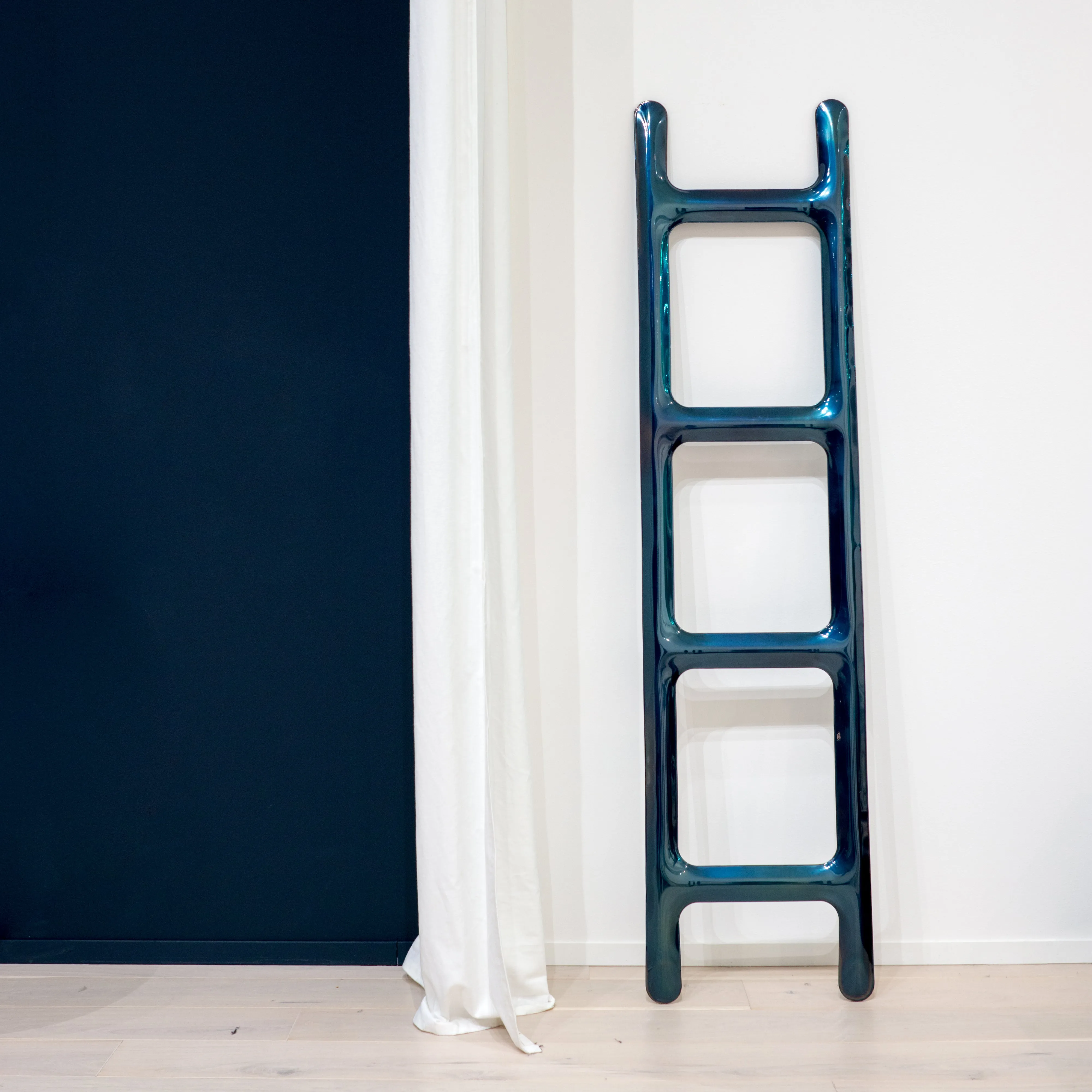 Drab Ladder Hanger