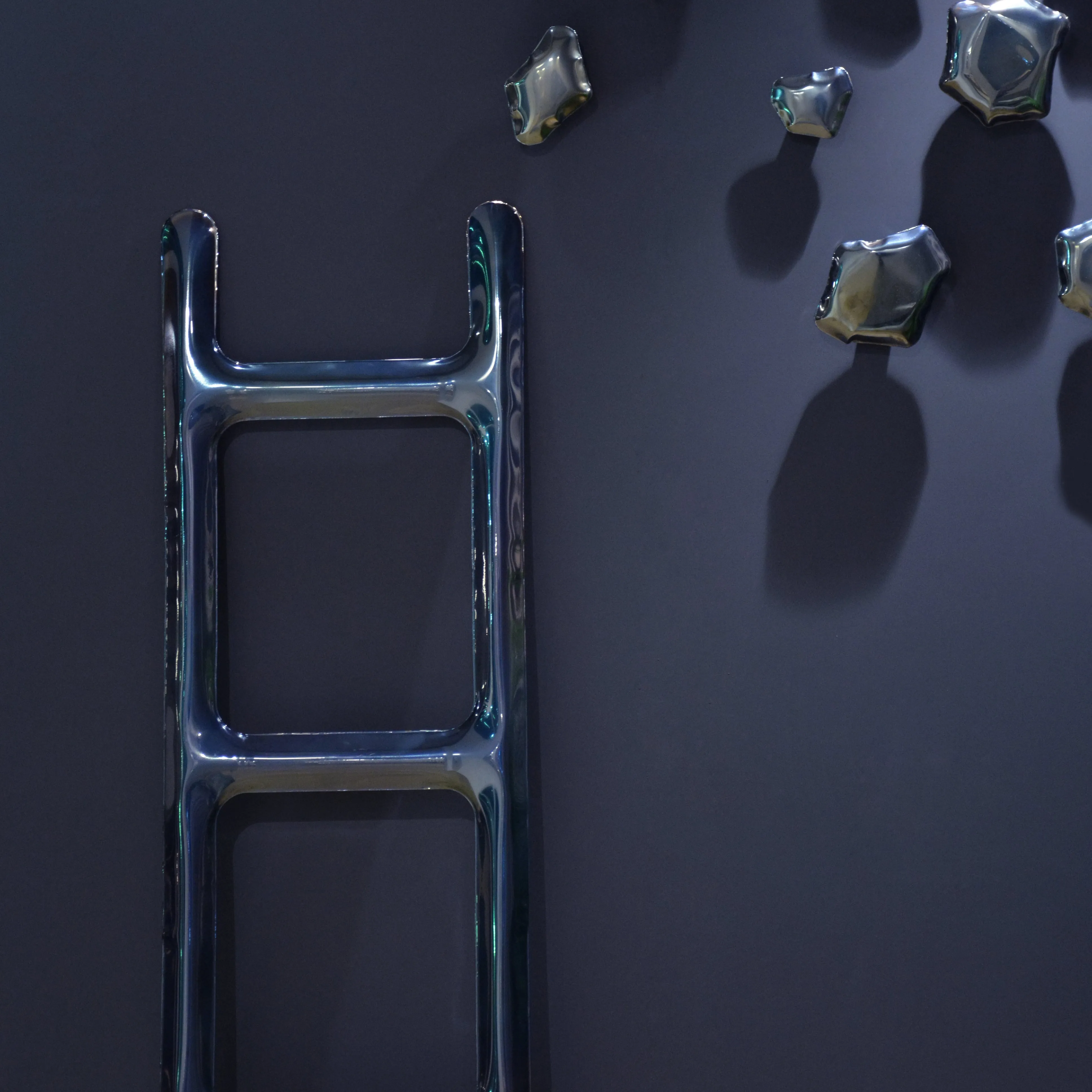 Drab Ladder Hanger